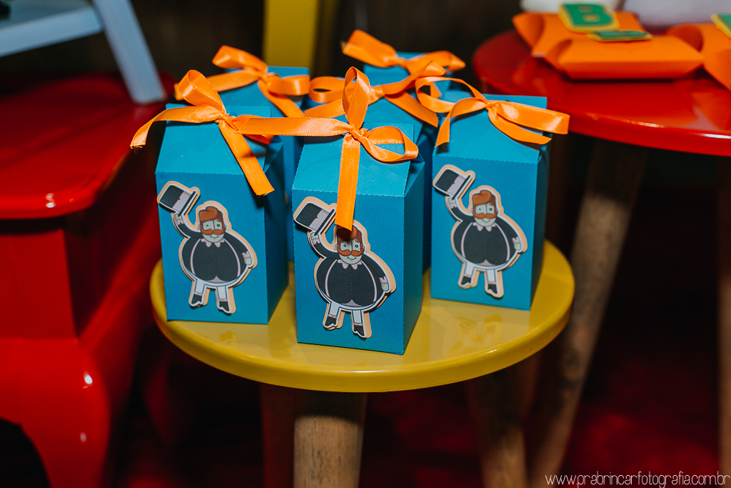 prabrincarfotografia-aniversário-festa-infantil-recife-fotógrafo-fotografia-mundo-bita-decoração-família-foto-1-ano-primeiro-cupcake-bolo-personalizados-Bruno