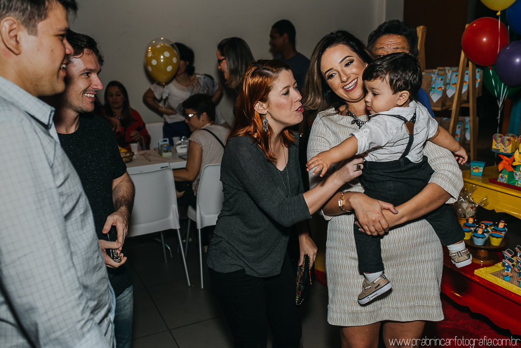 prabrincarfotografia-aniversário-festa-infantil-recife-fotógrafo-fotografia-mundo-bita-decoração-família-foto-1-ano-primeiro-cupcake-bolo-personalizados-Bruno