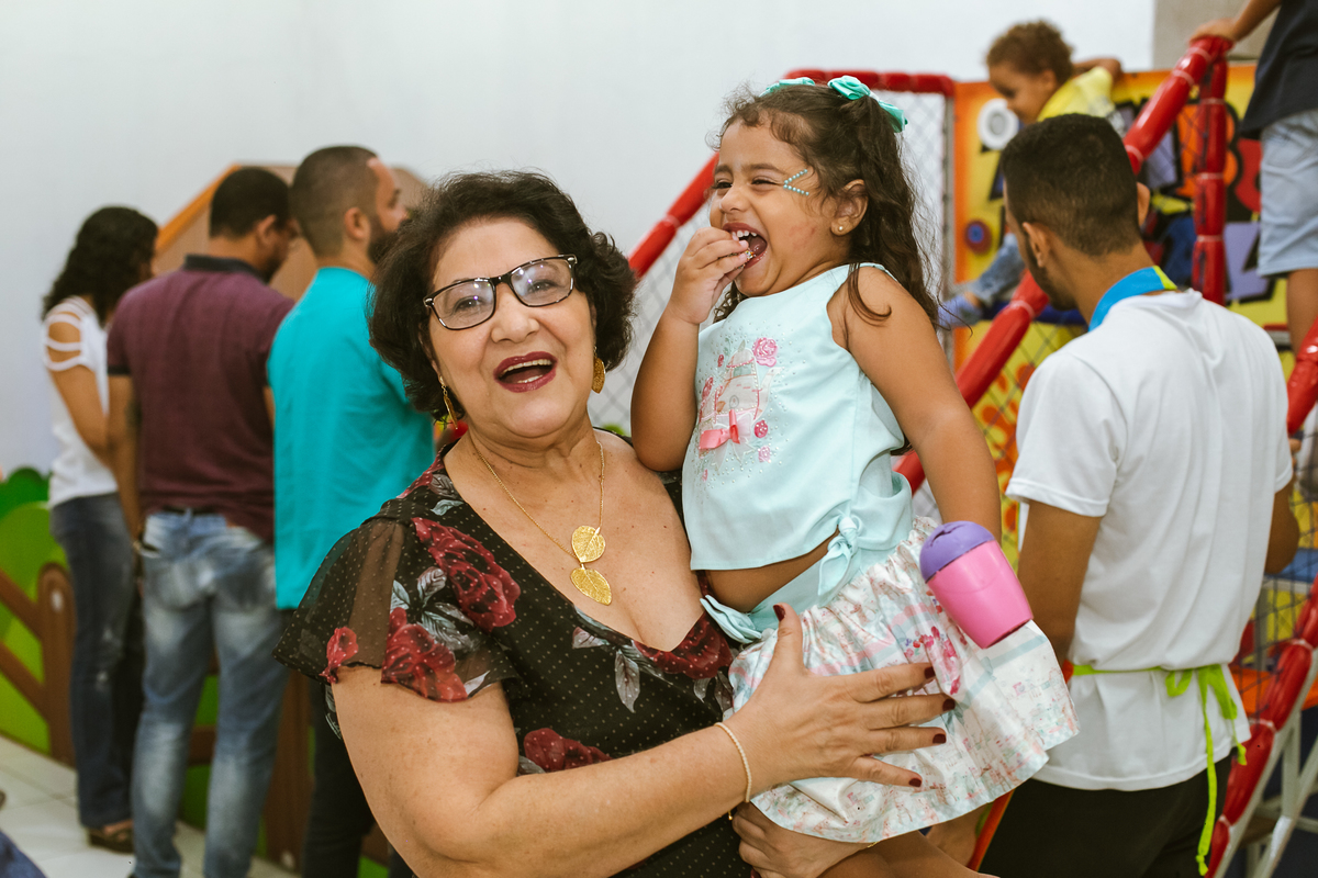 aniversário-infantil-fotografia-fotógrafo-recife-festa-bolo-tema-decoração-presente-criança-família-casa-foto-olívia