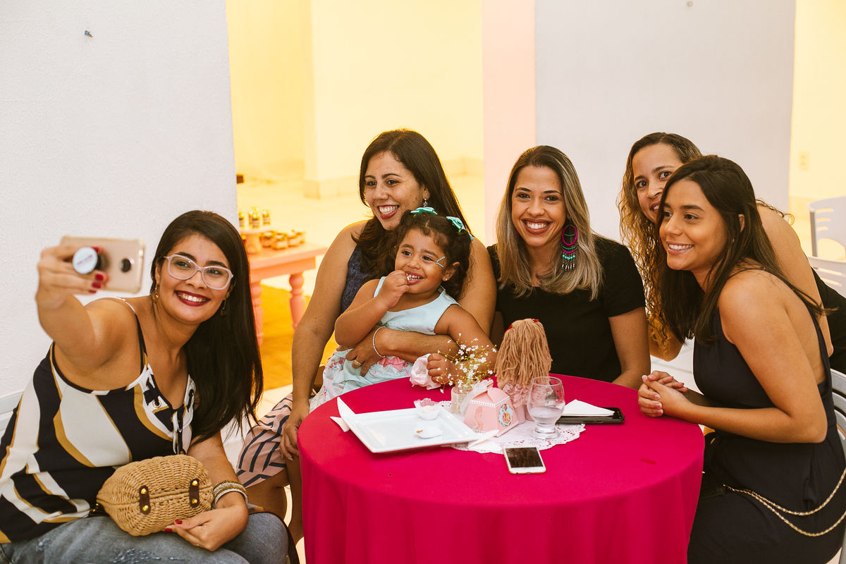 aniversário-infantil-fotografia-fotógrafo-recife-festa-bolo-tema-decoração-presente-criança-família-casa-foto-olívia