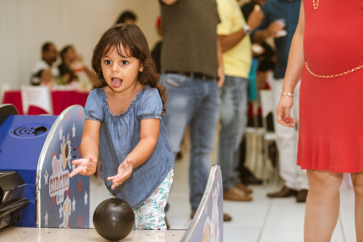 aniversário-infantil-fotografia-fotógrafo-recife-festa-bolo-tema-decoração-presente-criança-família-casa-foto-olívia