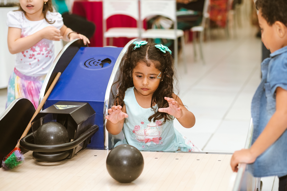 aniversário-infantil-fotografia-fotógrafo-recife-festa-bolo-tema-decoração-presente-criança-família-casa-foto-olívia