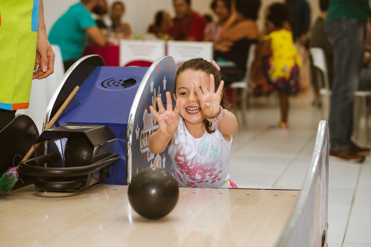 aniversário-infantil-fotografia-fotógrafo-recife-festa-bolo-tema-decoração-presente-criança-família-casa-foto-olívia