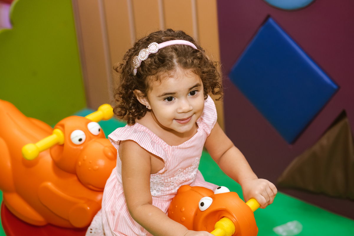 aniversário-infantil-fotografia-fotógrafo-recife-festa-bolo-tema-decoração-presente-criança-família-casa-foto-olívia