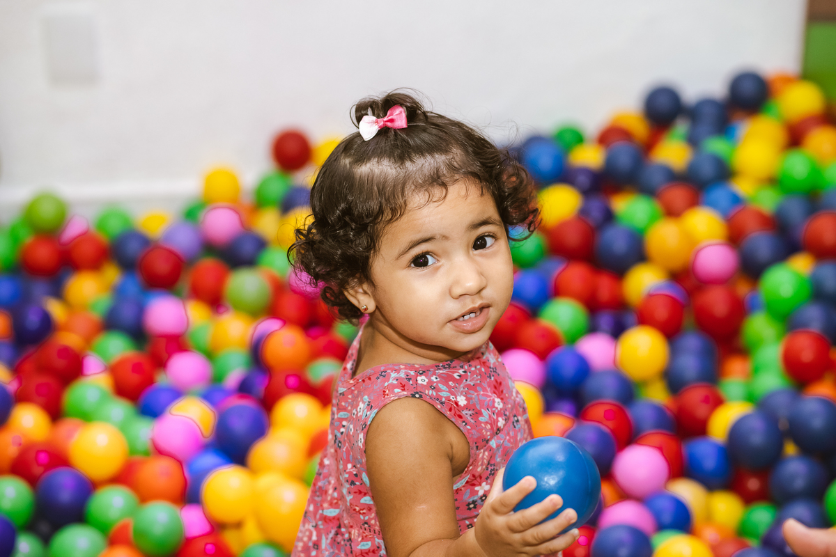 aniversário-infantil-fotografia-fotógrafo-recife-festa-bolo-tema-decoração-presente-criança-família-casa-foto-olívia