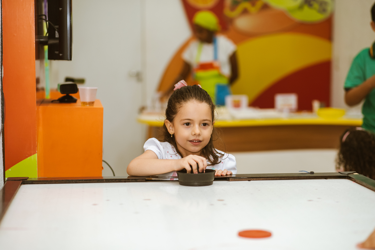 aniversário-infantil-fotografia-fotógrafo-recife-festa-bolo-tema-decoração-presente-criança-família-casa-foto-olívia