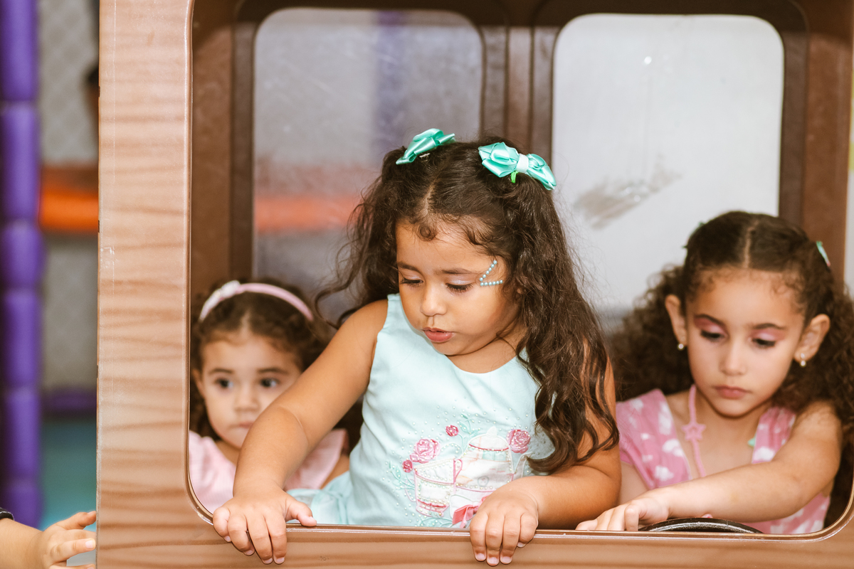 aniversário-infantil-fotografia-fotógrafo-recife-festa-bolo-tema-decoração-presente-criança-família-casa-foto-olívia