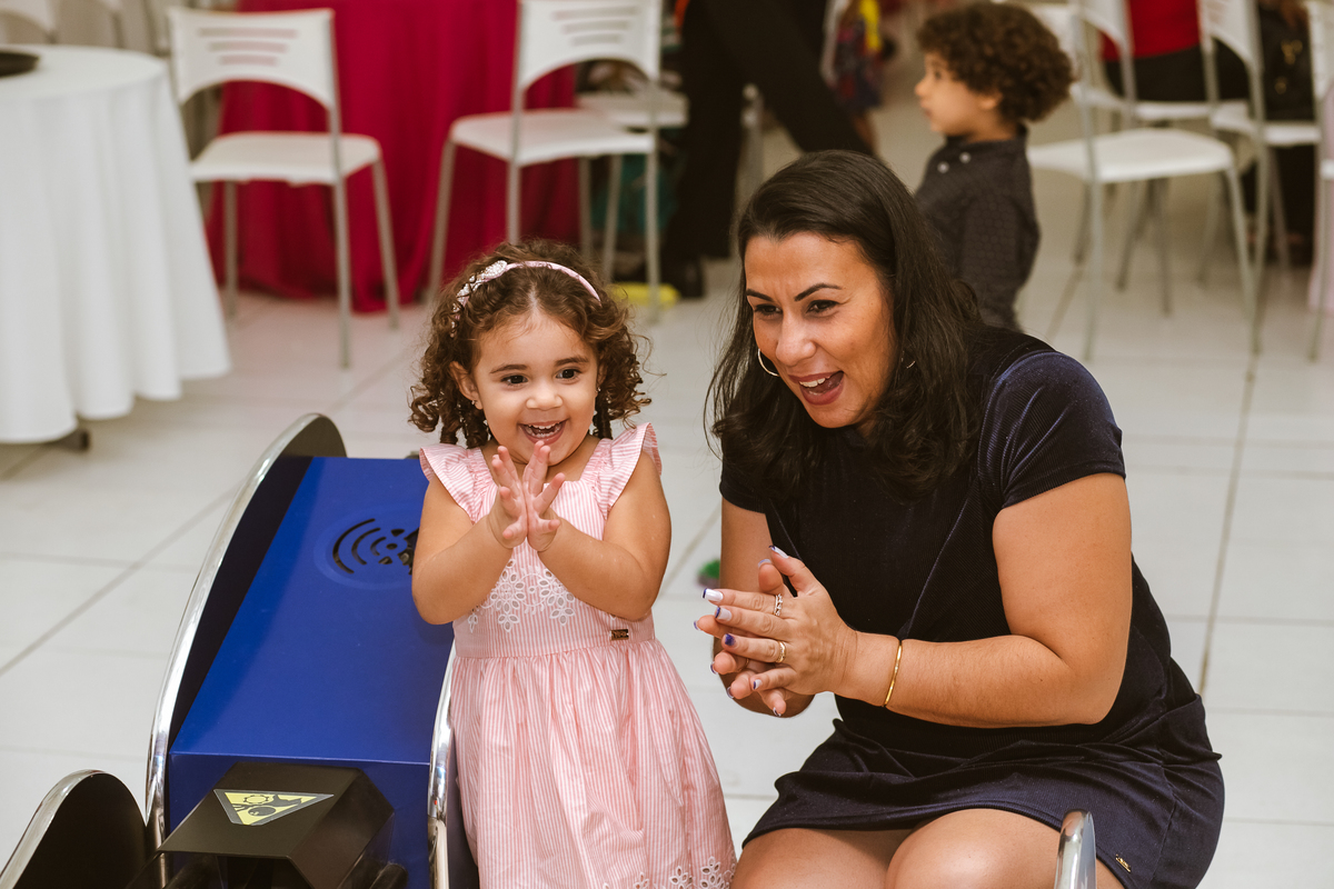 aniversário-infantil-fotografia-fotógrafo-recife-festa-bolo-tema-decoração-presente-criança-família-casa-foto-olívia