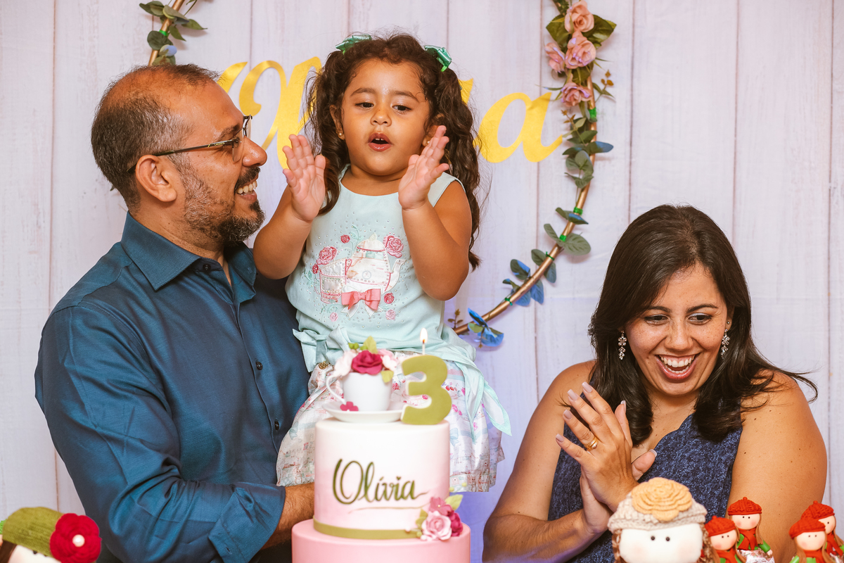 aniversário-infantil-fotografia-fotógrafo-recife-festa-bolo-tema-decoração-presente-criança-família-casa-foto-olívia