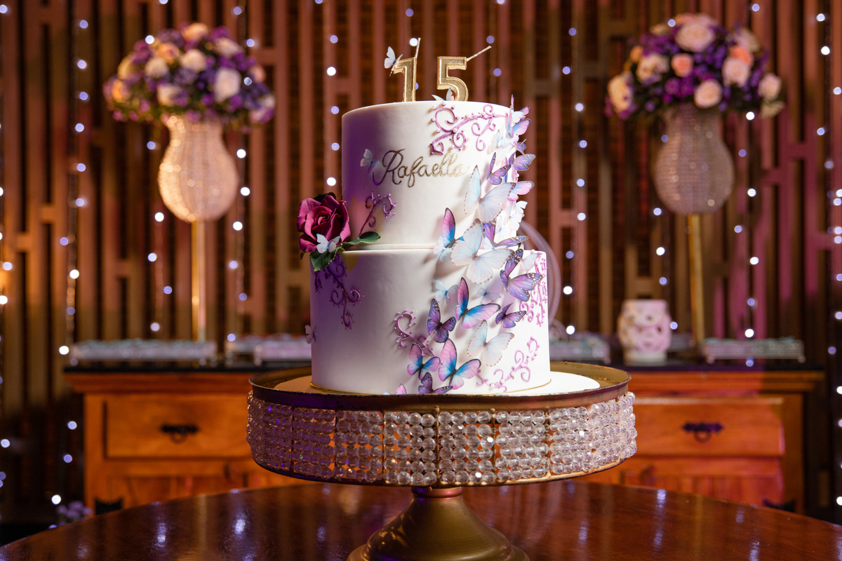 veri perry bolo clássico borboletas  cocobambu quinze anos
