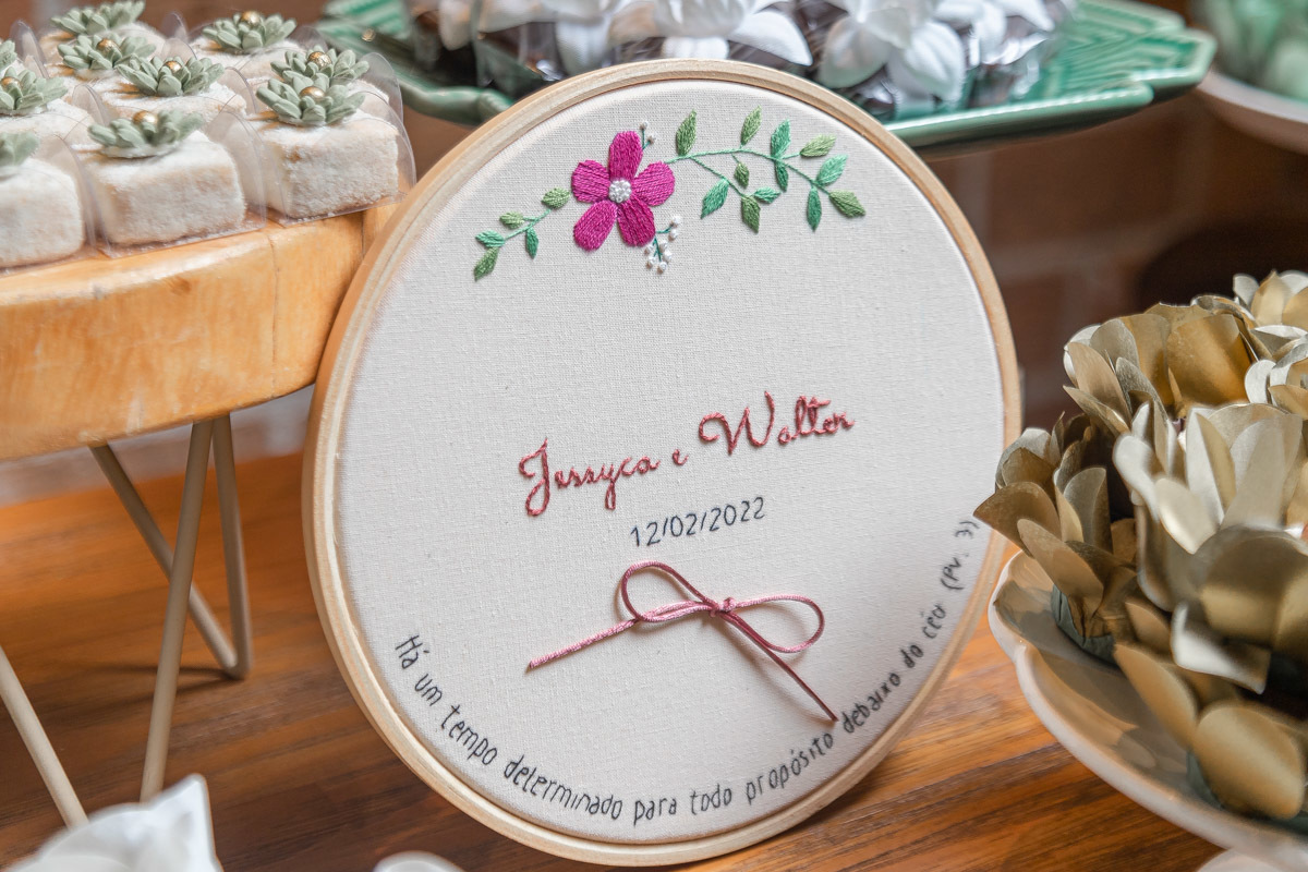 Porta alianças no bastidor