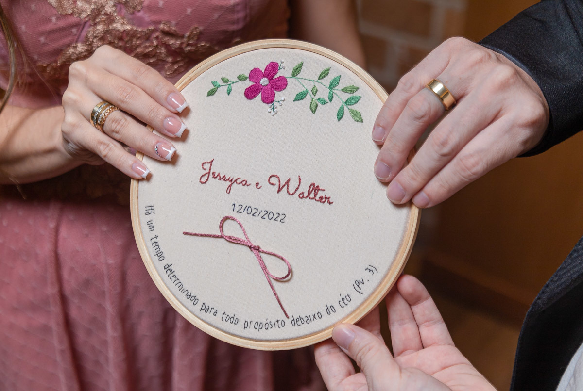 Porta alianças no bastidor