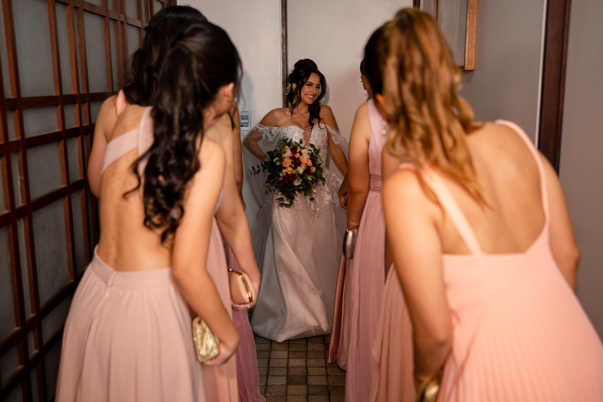 Madrinhas e noiva first look