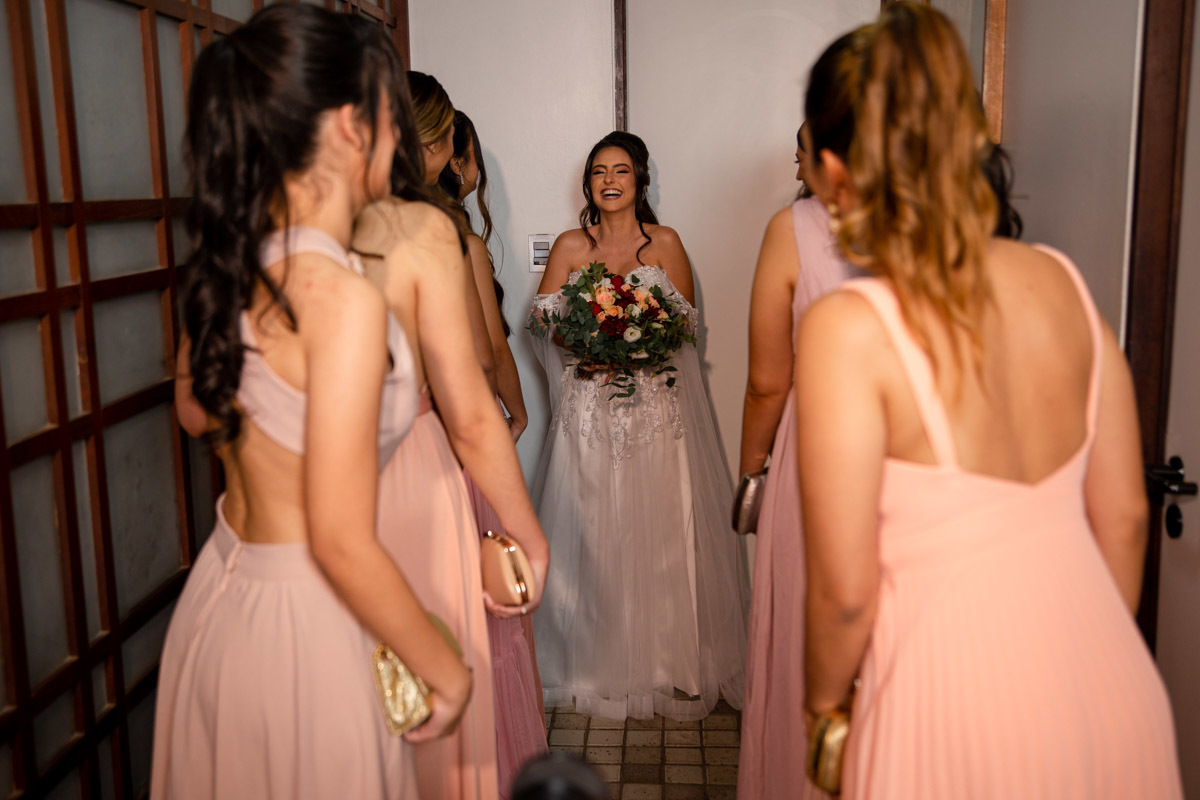 Madrinhas e noiva first look