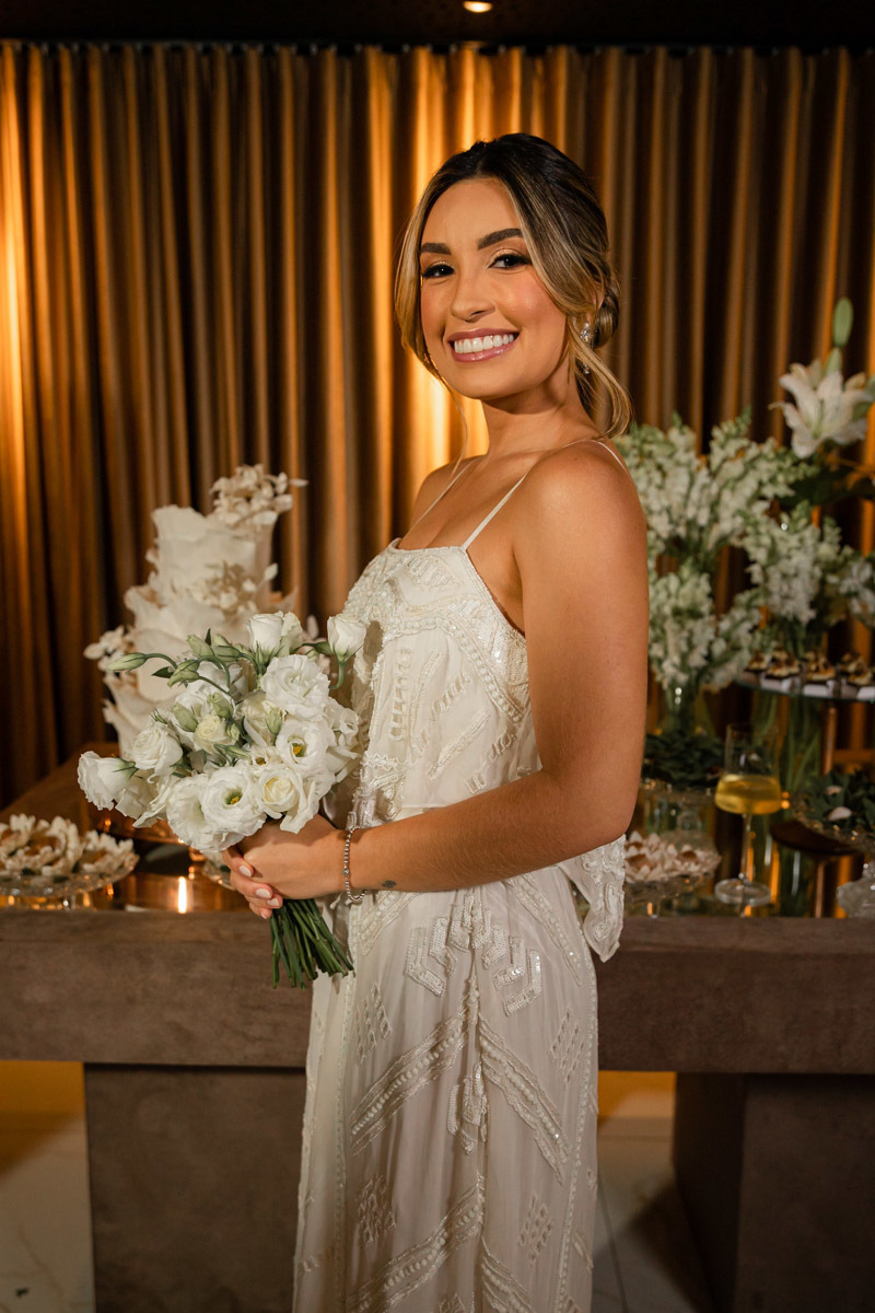 Noiva clássica e buquê