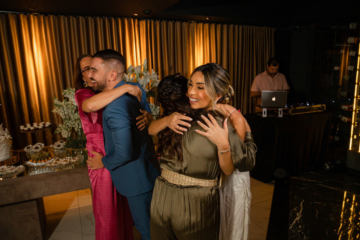 Abraço nos familiares e amigos