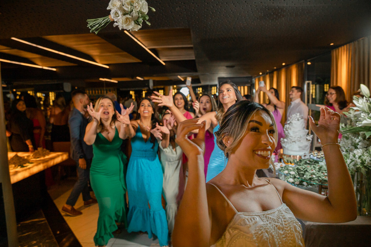 Brincadeira de pegar o buque