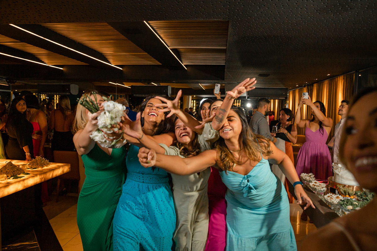 Brincadeira de pegar o buque