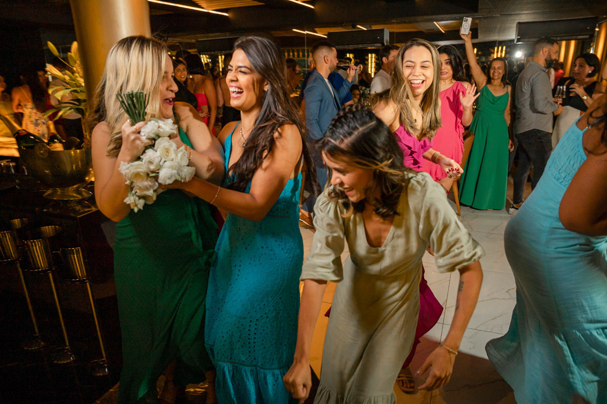 Brincadeira de pegar o buque