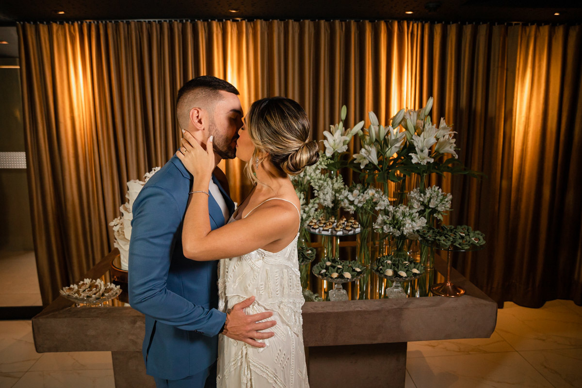 Noivos clássicos casamento civil 