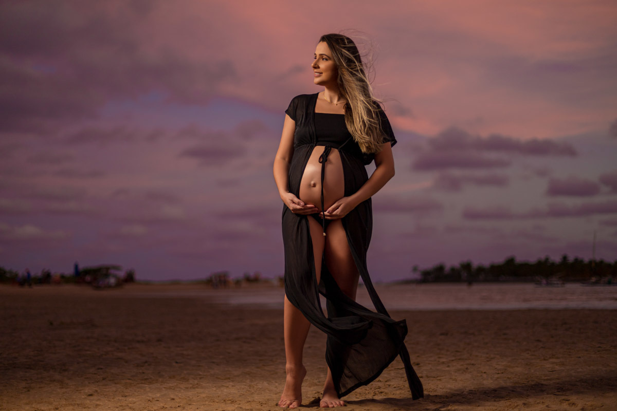 Gestante de vestido preto