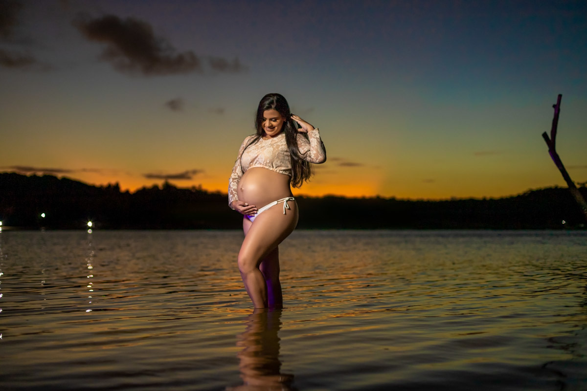 Ensaio no mar com pôr do sol