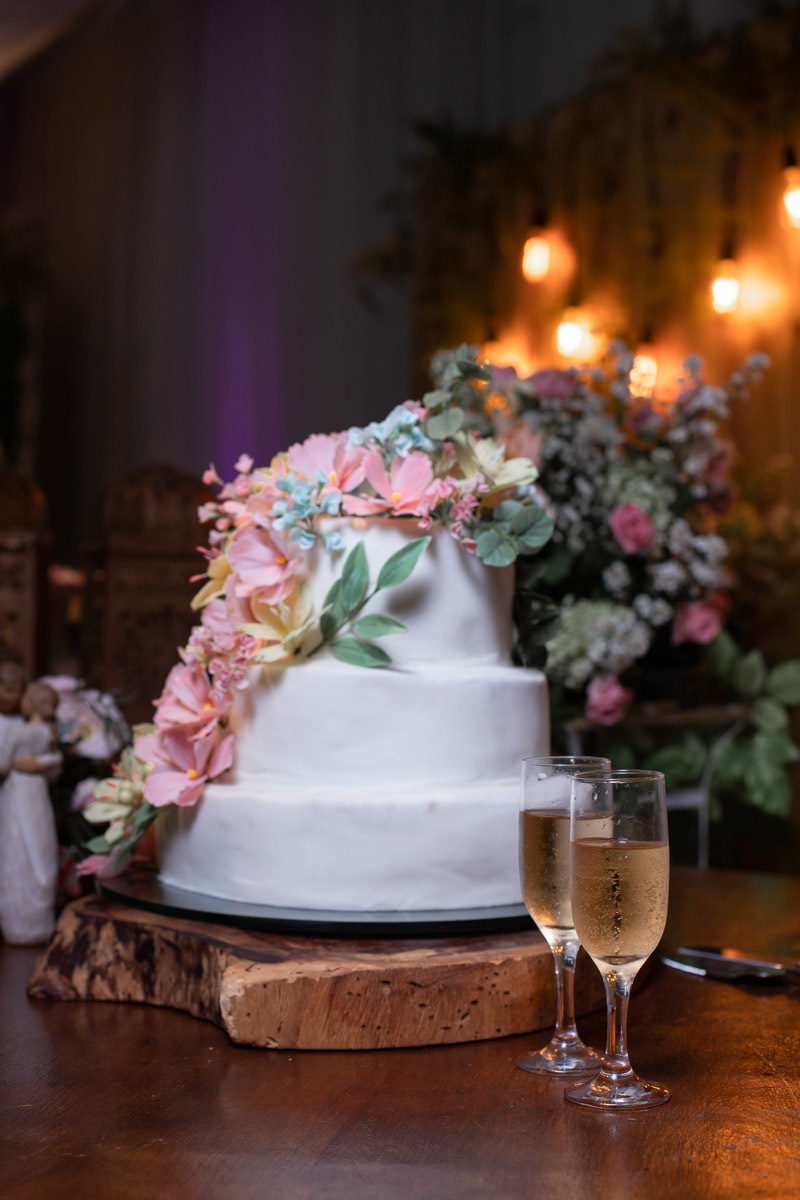 Bolo de casamento com flores de açucar