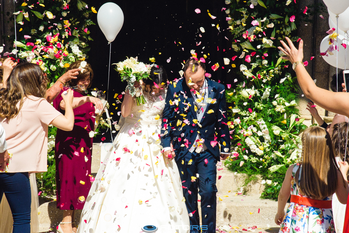 noivo, fato noivo, mosteiro de pombeiro, felgueiras, melhor local para fotografia em felgueiras, arroz, saida de noivos, baloes de eventos 