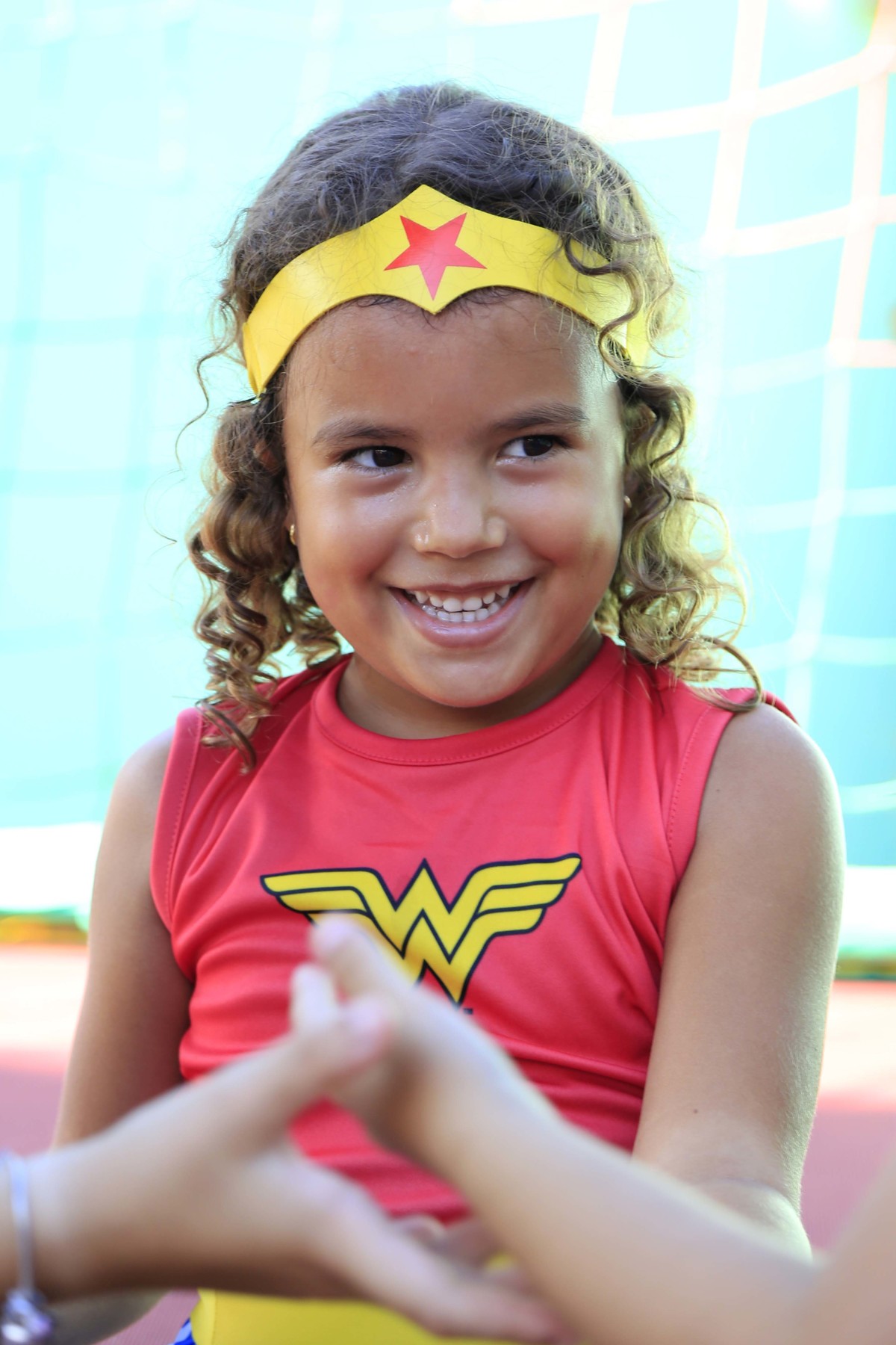 menina com super energia