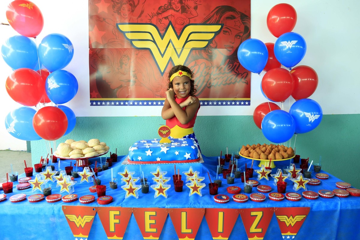 decoração de festa mulher maravilha