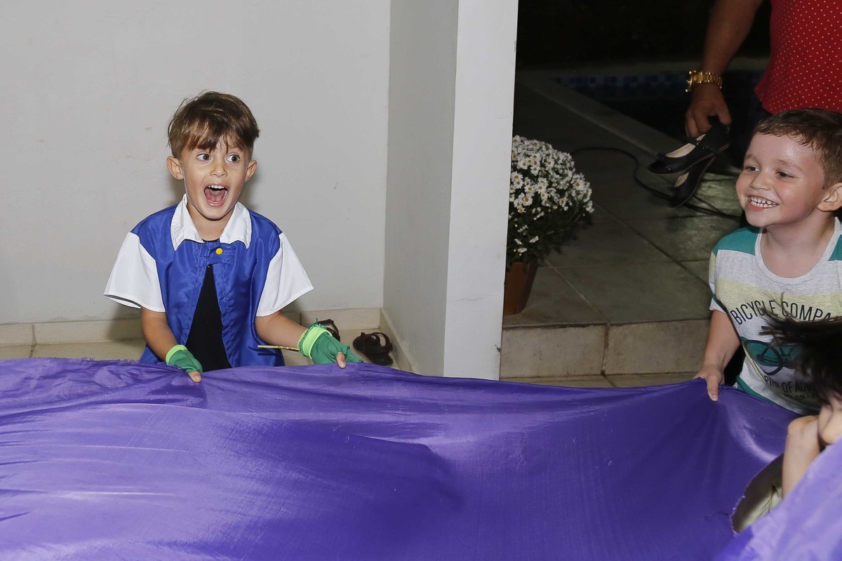 Matheus na diversão do seu aniversário de 6 anos