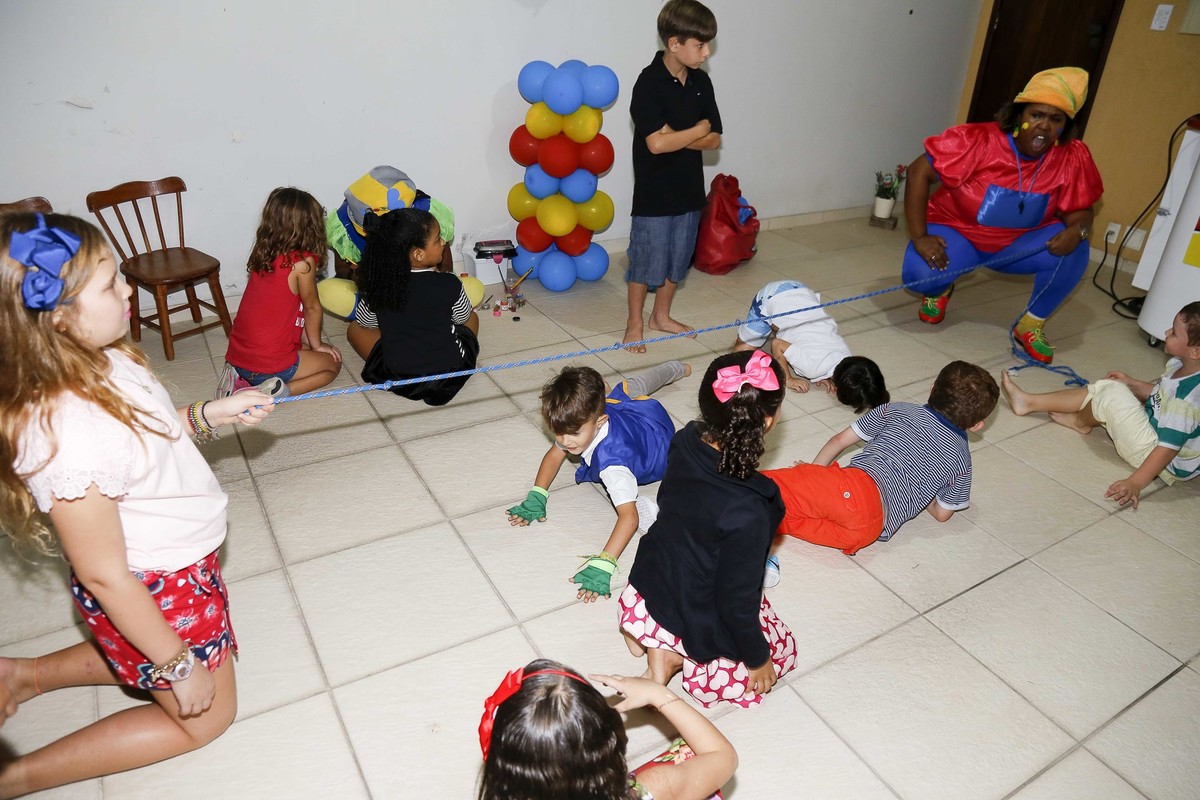 Matheus na brincadeira da corda