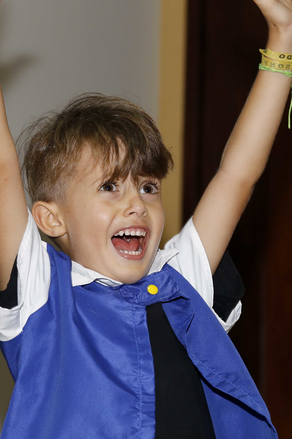 Felicidade plena no seu aniversário de 6 anos