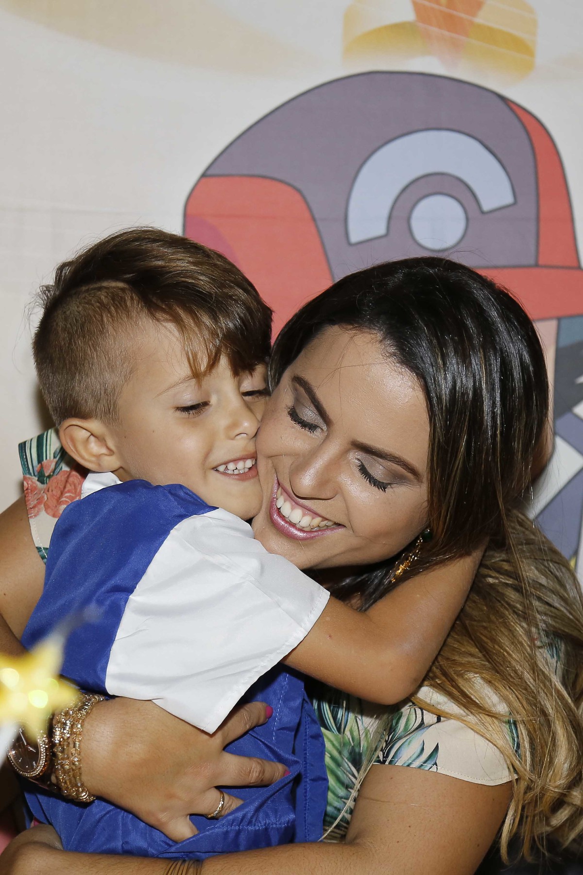 Felicidade maior em ter um grande abraço