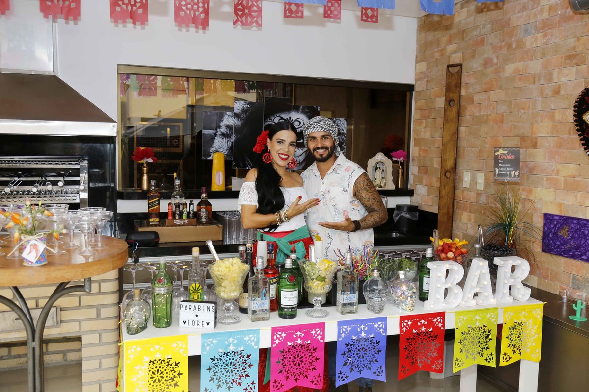 Festa Mexicana com muitas opções de bebidas. Quem caprichou nos drinques foi André Ruvenal. @andreruvenal