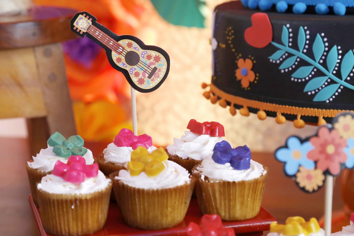 Festa Mexicana com muitas cores, música e alegria