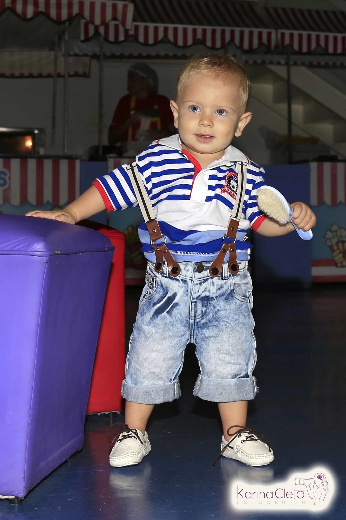 Atrás de brincadeira