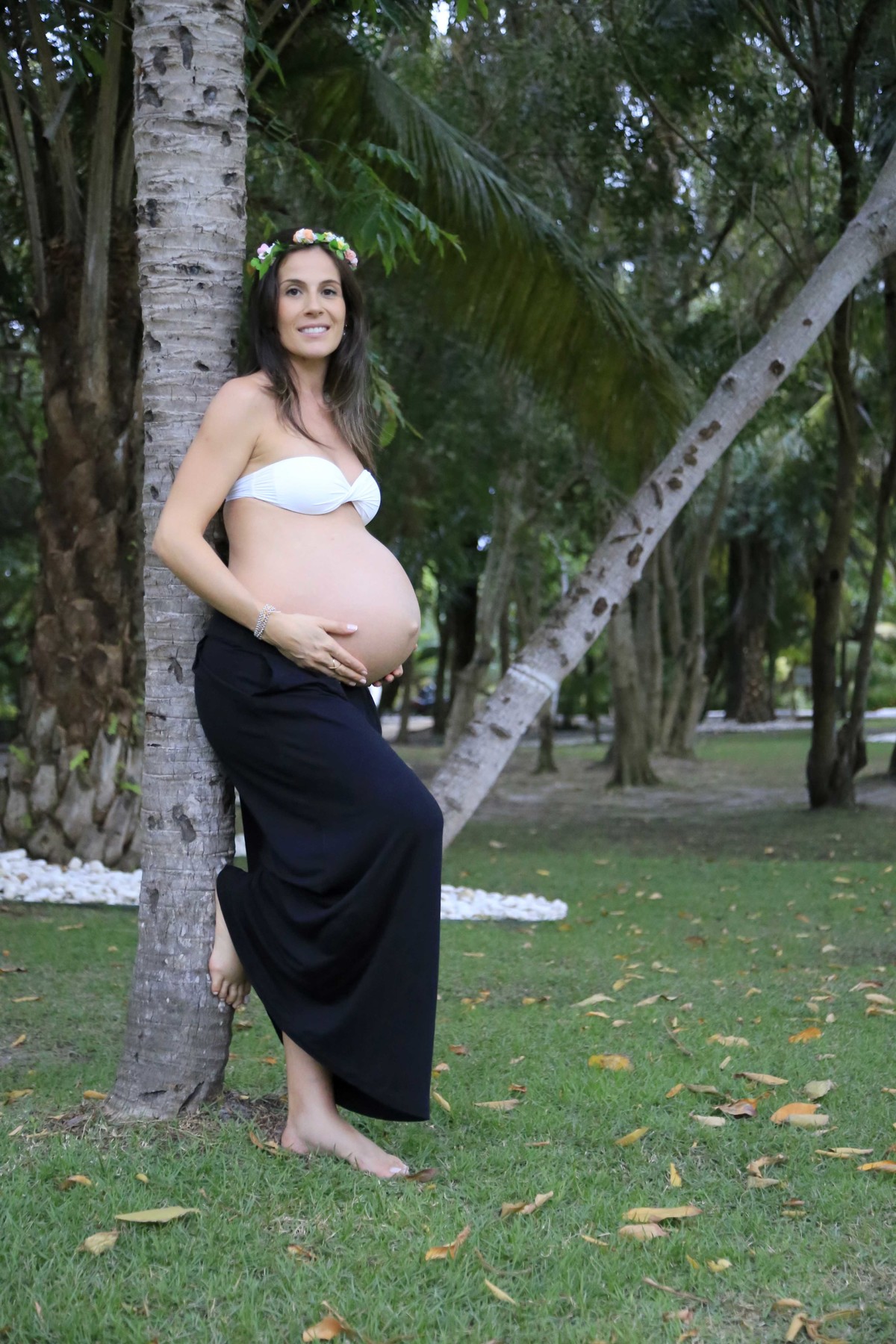 Um presente de Deus a minha gestação, e muito mais será a honra ter essa vida em minhas mão! Fotografia de Gestante por Karina Cleto em Busca Vida - BA