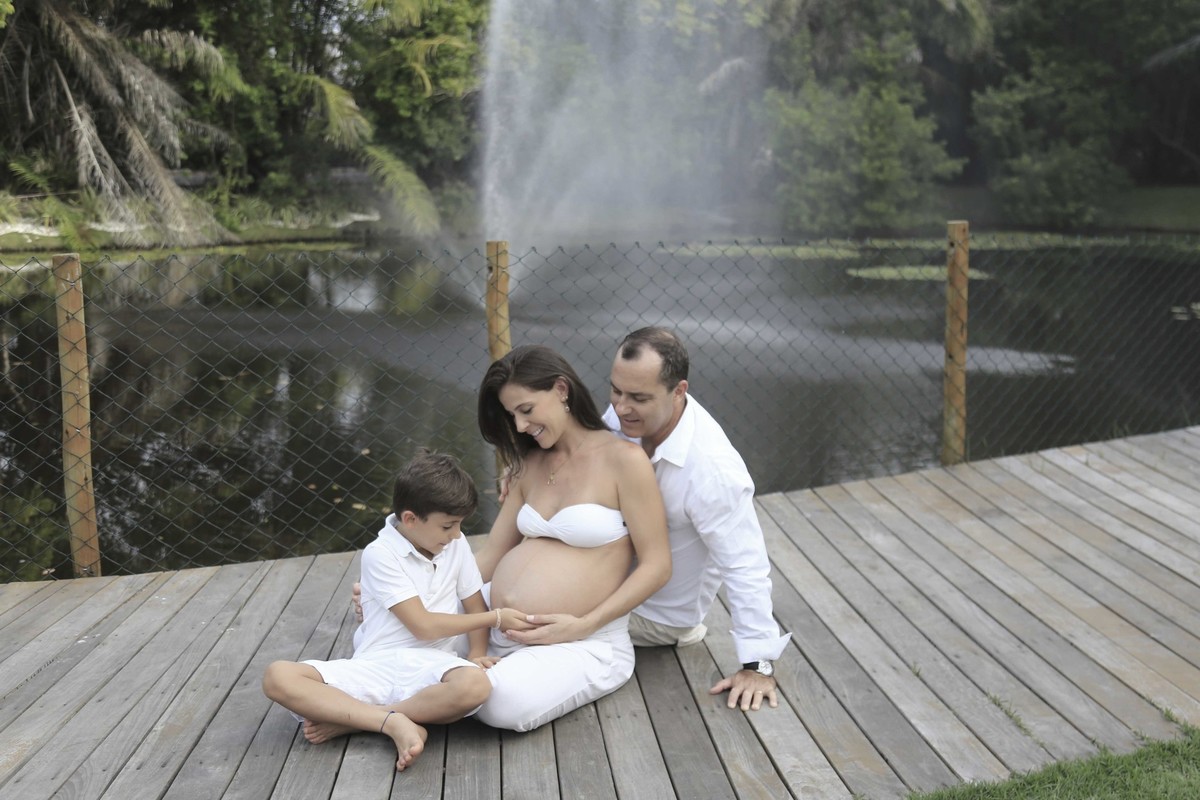 Sentir o Bebê mexer, uma conexão inexplicável! Fotografia de Gestante por Karina Cleto em Busca Vida - BA