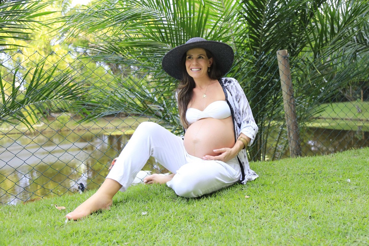 Vou sentir saudades da minha gestação! Fotografia de Gestante por Karina Cleto em Busca Vida - BA