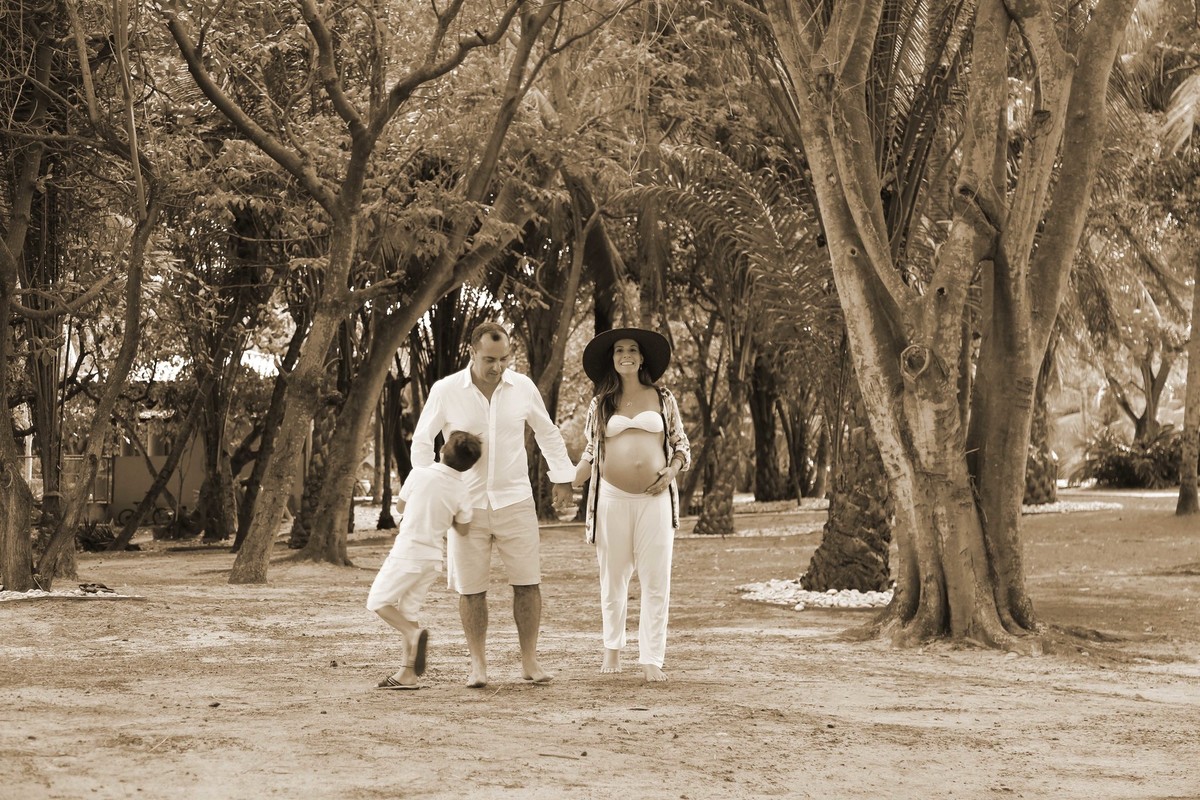 Fotos de momentos reais tem muito mais valor, viva e eu fotografo!Fotografia de Gestante por Karina Cleto em Busca Vida - BA