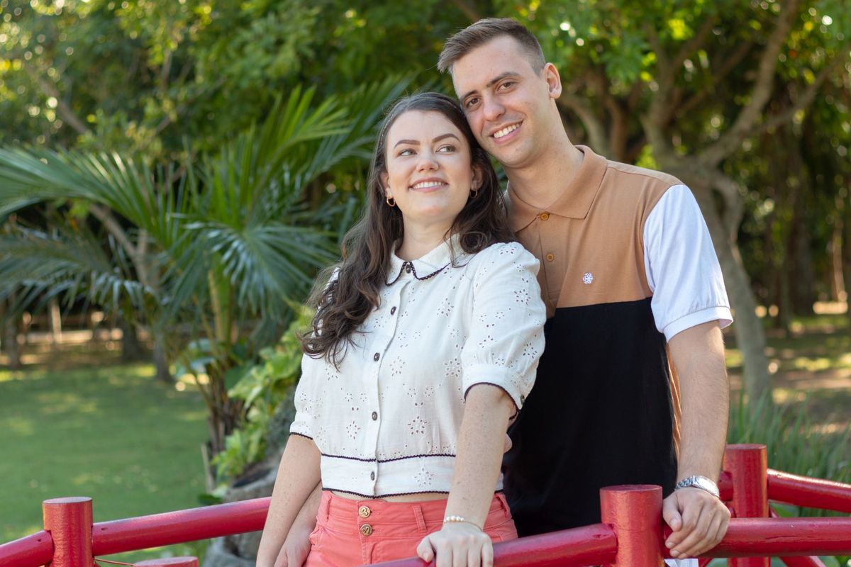 Ensaio de casal da Isabela e do Augusto, feita no Parque Botânico da Vale em Vitória (ES)