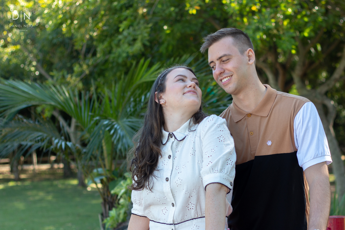 Ensaio de casal da Isabela e do Augusto, feita no Parque Botânico da Vale em Vitória (ES)