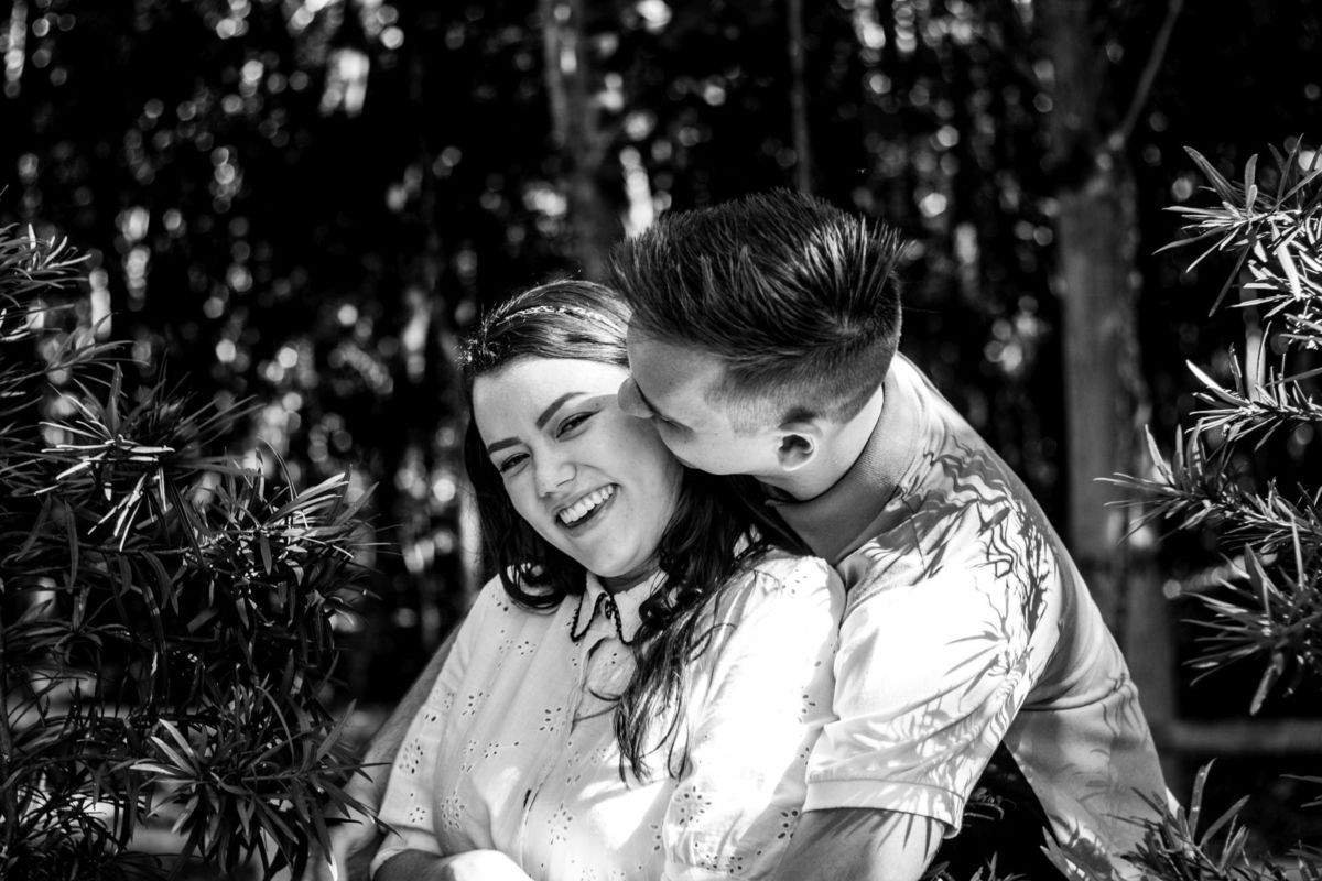 Ensaio de casal da Isabela e do Augusto, feita no Parque Botânico da Vale em Vitória (ES)