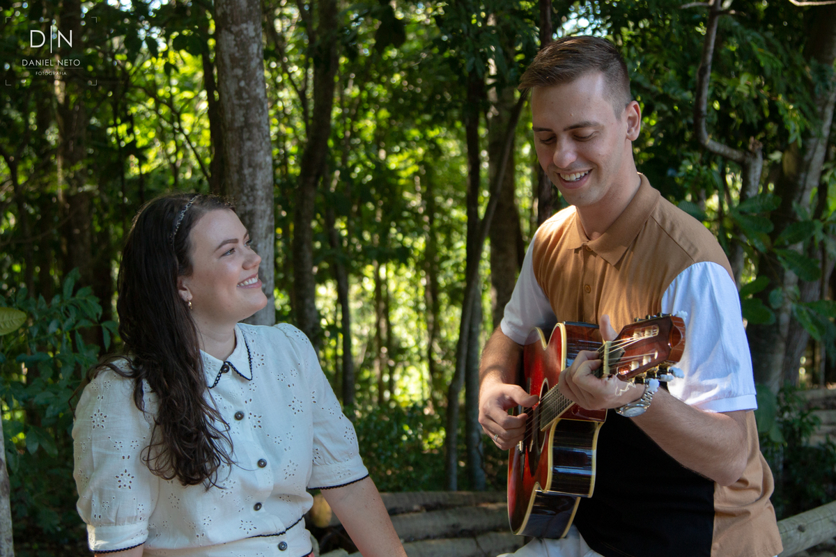 Ensaio de casal da Isabela e do Augusto, feita no Parque Botânico da Vale em Vitória (ES)