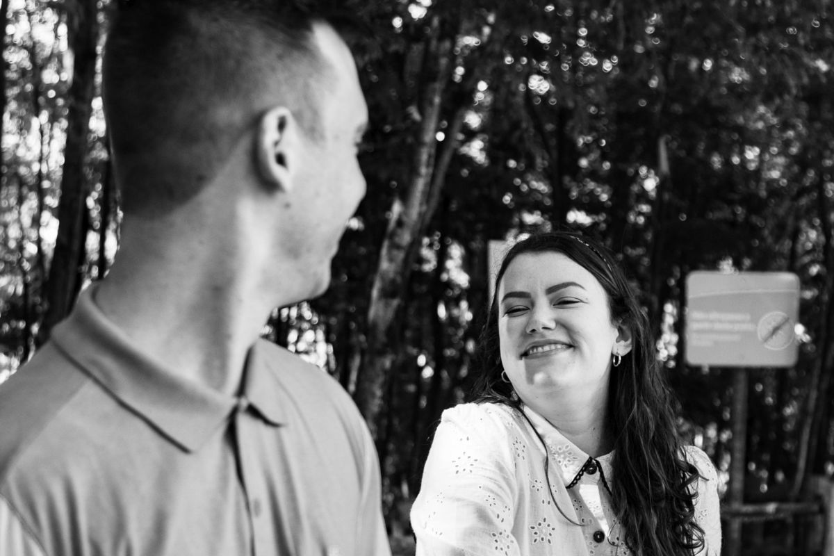 Ensaio de casal da Isabela e do Augusto, feita no Parque Botânico da Vale em Vitória (ES)