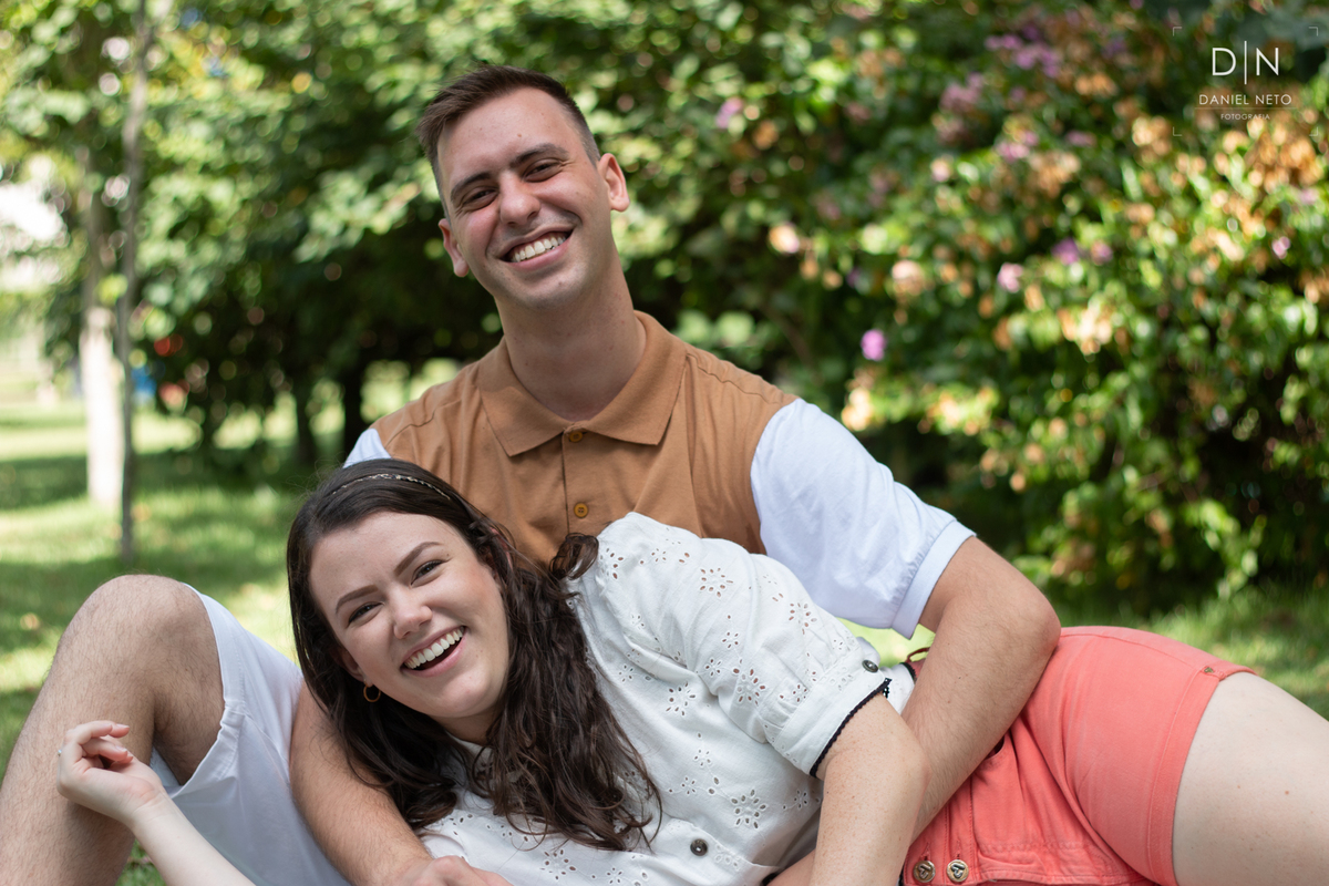 Ensaio de casal da Isabela e do Augusto, feita no Parque Botânico da Vale em Vitória (ES)