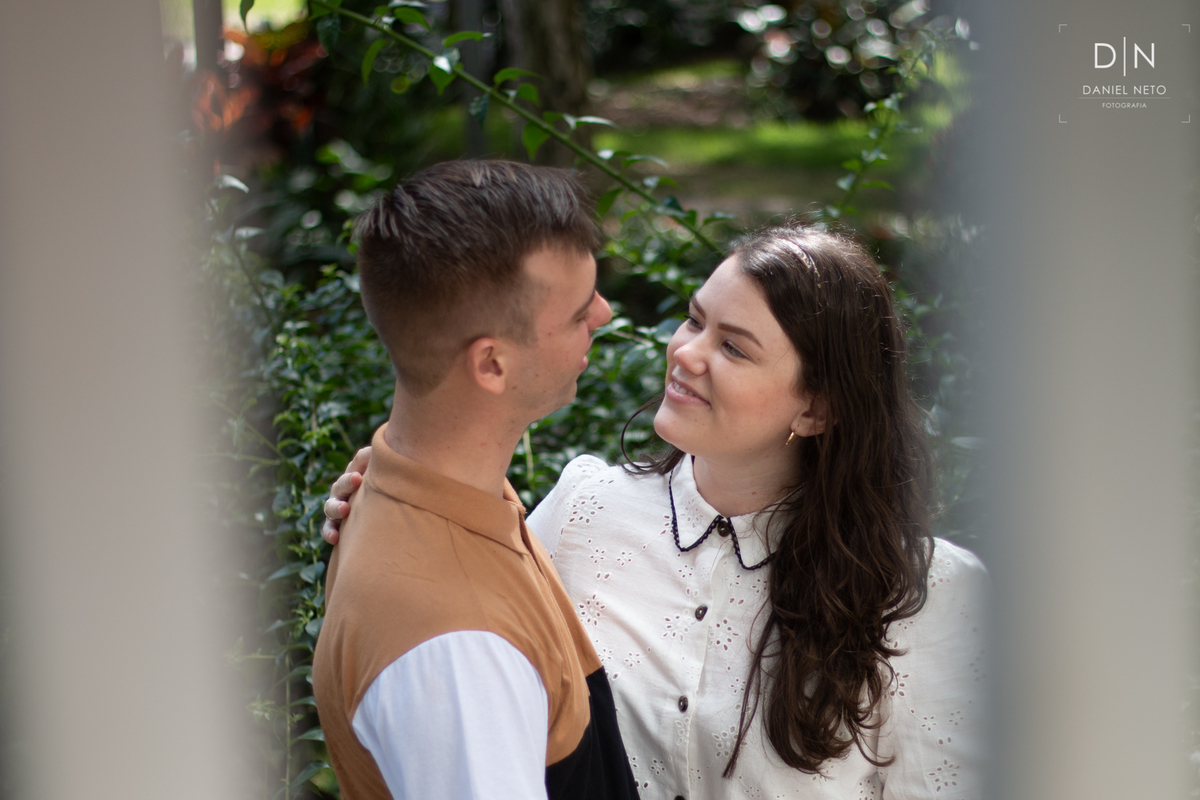 Ensaio de casal da Isabela e do Augusto, feita no Parque Botânico da Vale em Vitória (ES)