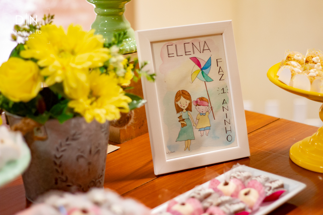 aniversario elena festa comida bebida bolo família amigos presentes alegria foto parabéns comemoração velas docinhos salgadinhos alegria fotografia