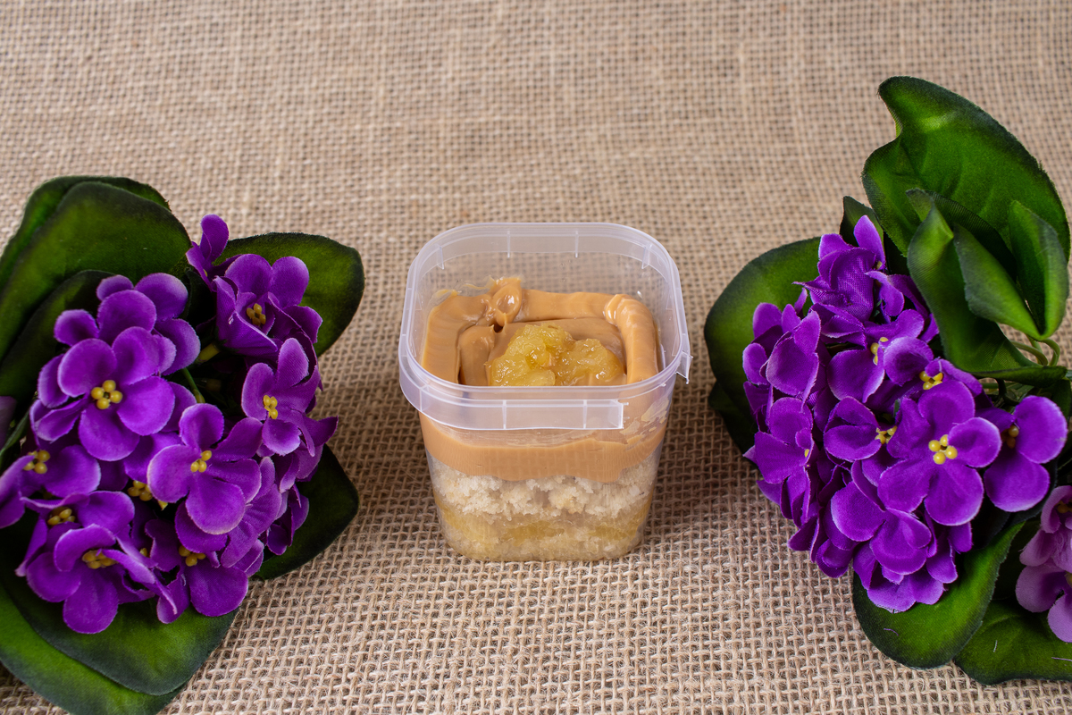 Bolo de pote sabor doce de leite com abacaxi.
Le Petit Nanda Confeitaria.